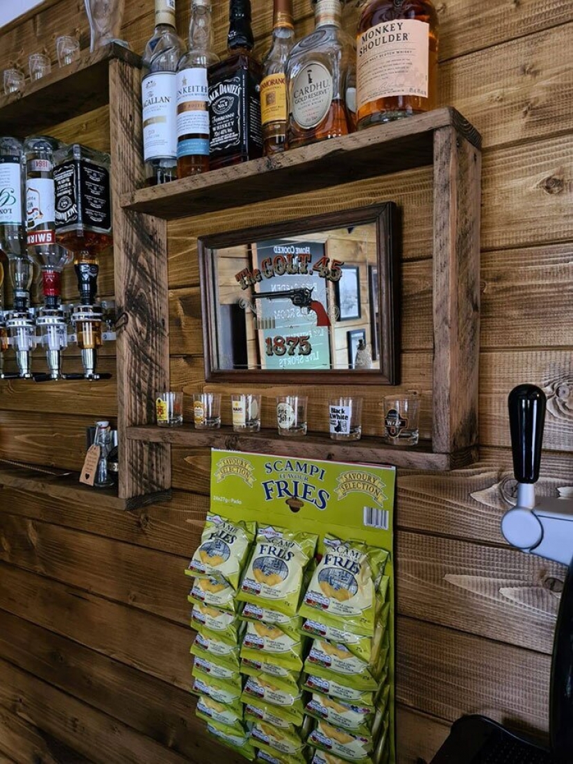 English wife quarantined themselves built the pub in your own backyard English wife quarantined themselves built the pub in your own backyard