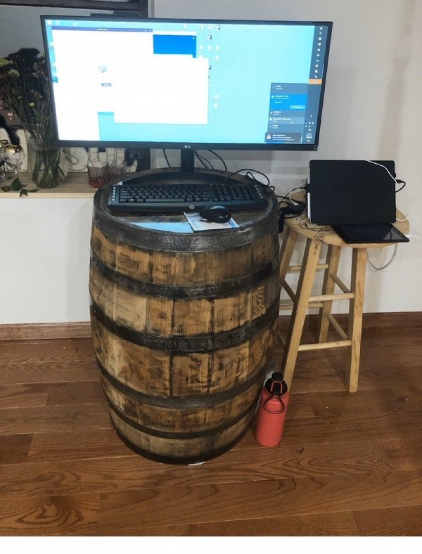 Es: la gente mostró cómo se tiene que trabajar desde casa en cuarentena