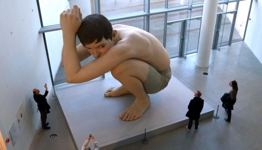 Esculturas hiperrealistas de Ron Mueck Esculturas hiperrealistas de Ron Mueck