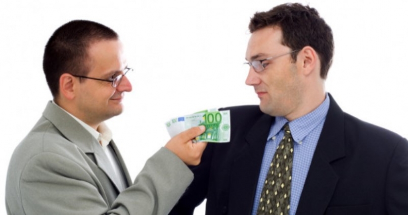 España ha lanzado un programa de rehabilitación para funcionarios que no pueden evitar robar