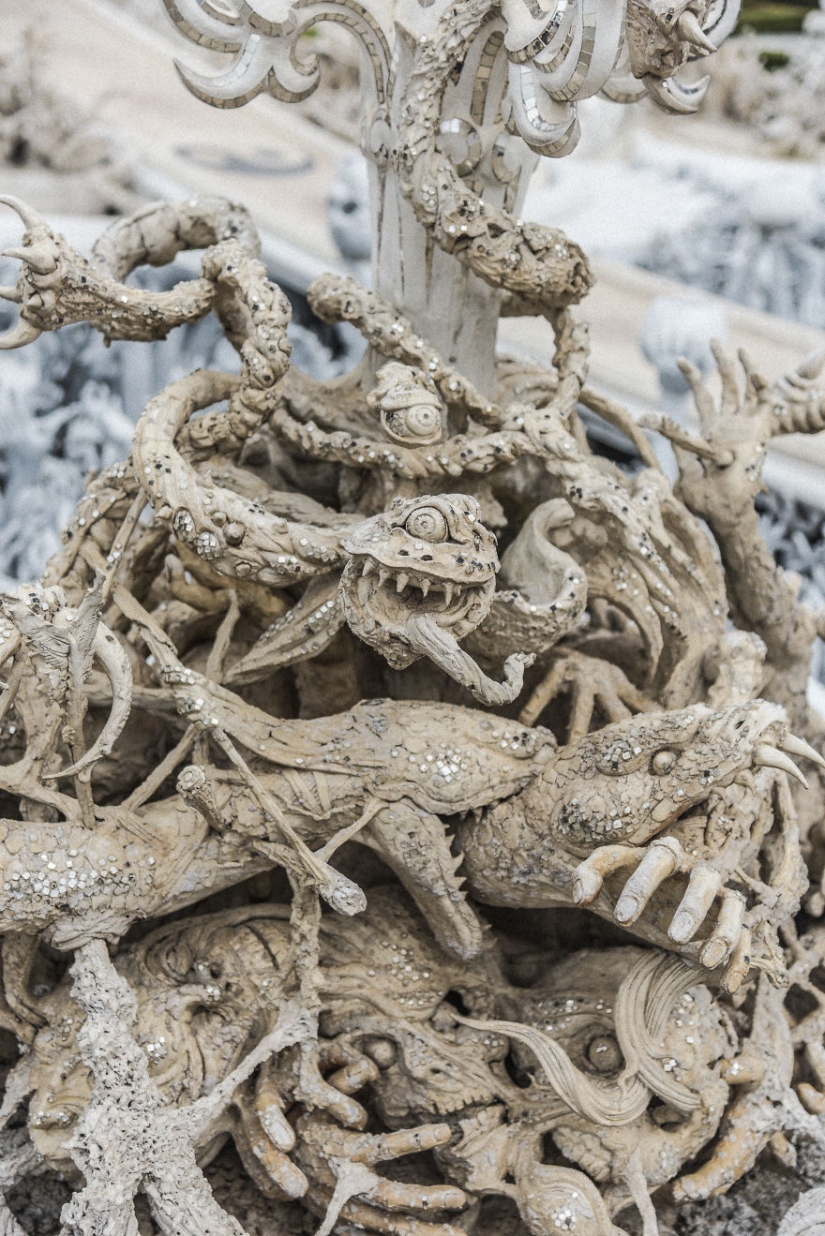 Este templo blanco en Tailandia es el cielo y el infierno