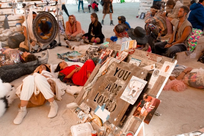 Euphoria in the middle of the desert: Hot revelations of Burning Man Festival participants Euphoria in the middle of the desert: Hot revelations of Burning Man Festival participants