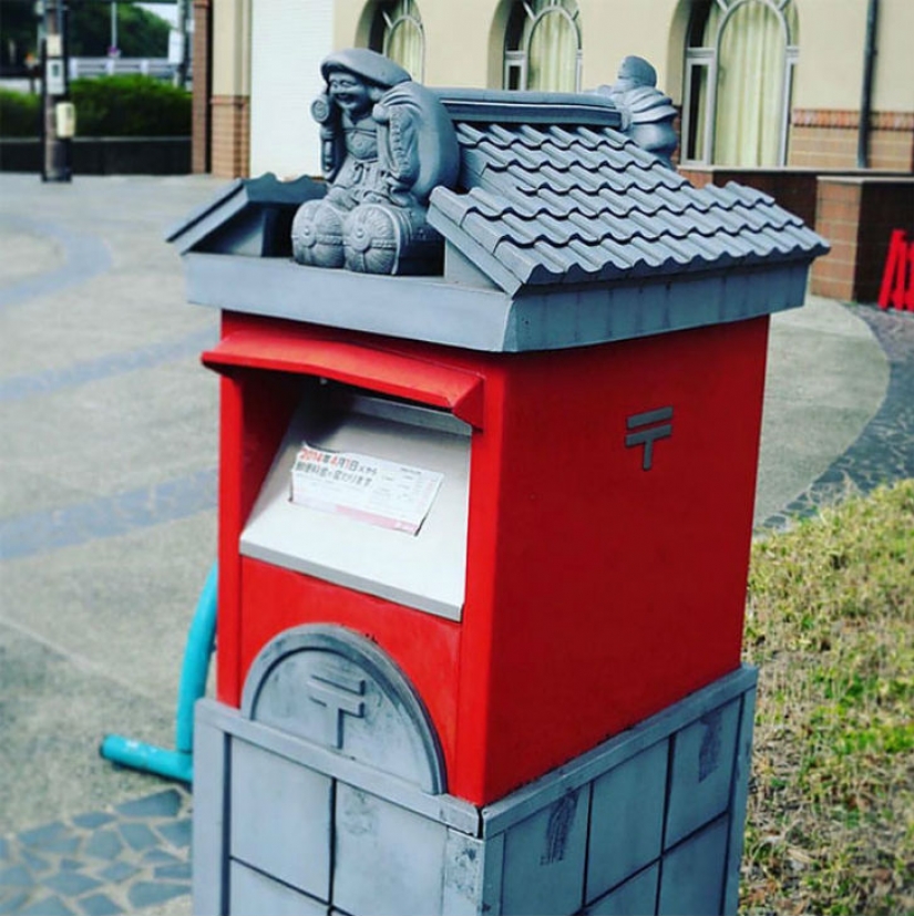 Even mailboxes in Japan are very strange