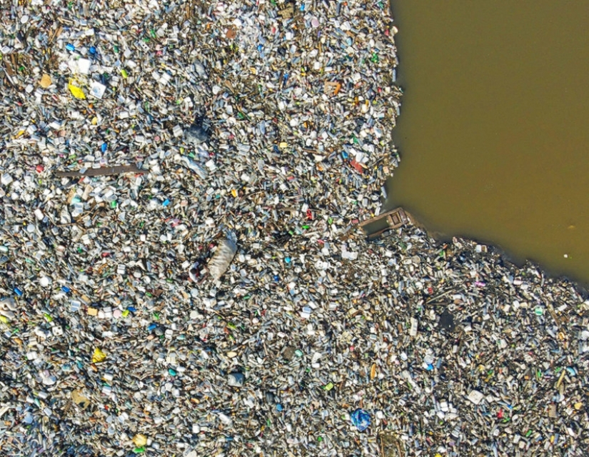 Eye-Opening Photos Show How Plastic Waste is Polluting Our Planet