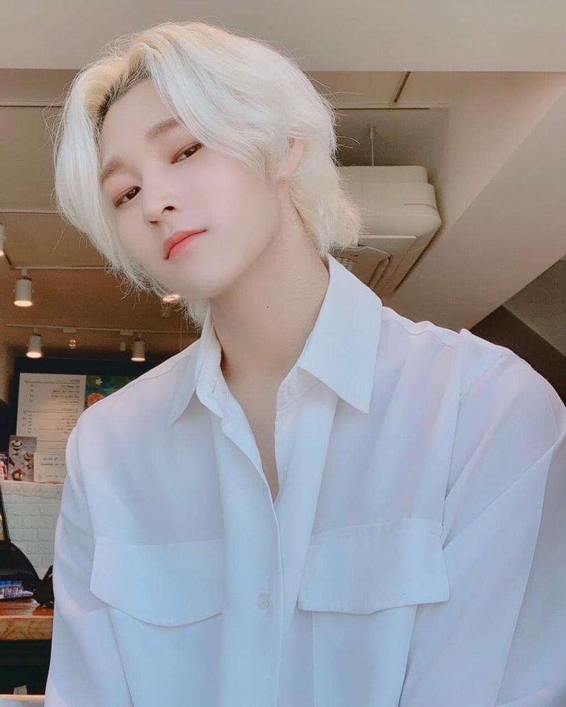 Faceless Star: Por qué un cantante coreano esconde su cara detrás del pelo largo