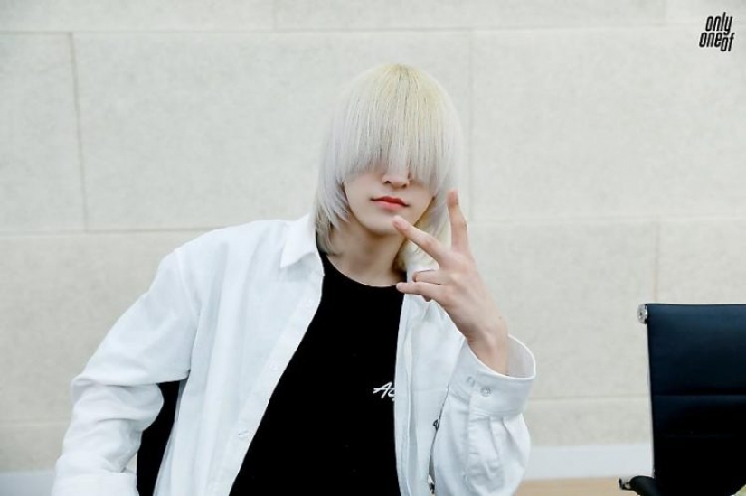 Faceless Star: Why a Korean singer hides his face behind long hair