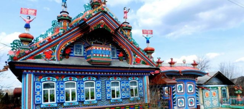 Fairy-tale houses in Russian villages Fairy-tale houses in Russian villages
