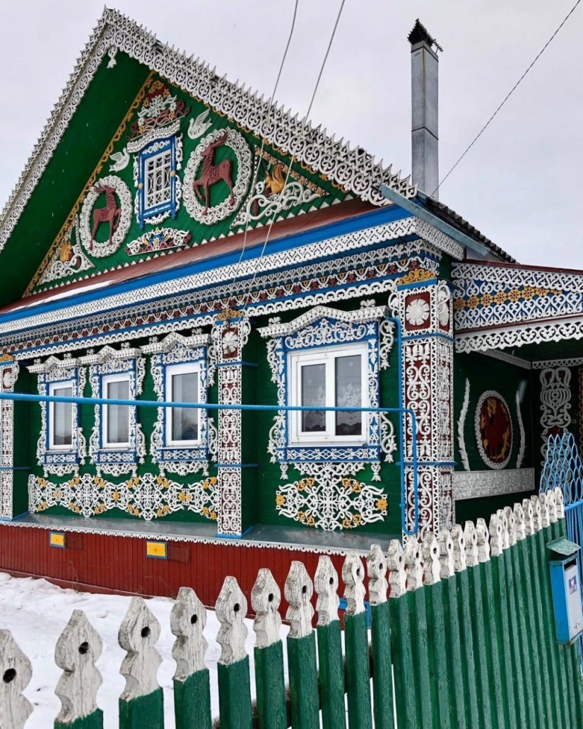 Fairy-tale houses in Russian villages Fairy-tale houses in Russian villages