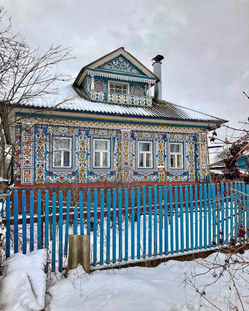 Fairy-tale houses in Russian villages Fairy-tale houses in Russian villages