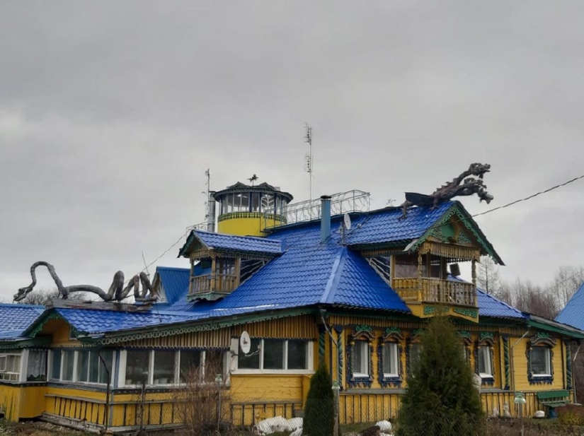 Fairy-tale houses in Russian villages Fairy-tale houses in Russian villages