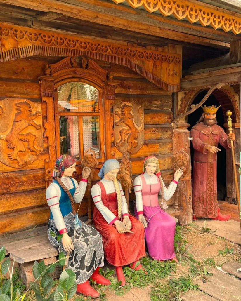 Fairy-tale houses in Russian villages Fairy-tale houses in Russian villages