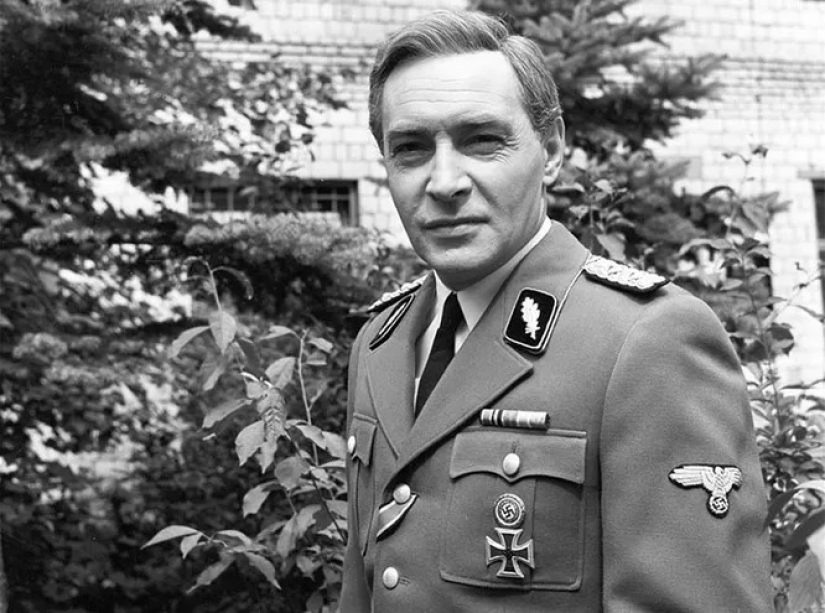 Fake Colonel: Stars who "play war" but didn't serve in the army