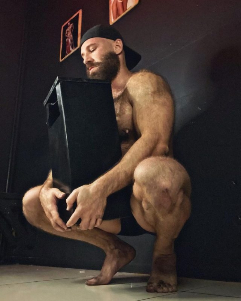 Favorite women of the bodybuilder Tolochko: a macho man divorces a sex doll for the sake of an ashtray