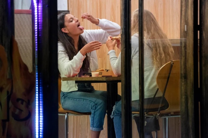 Final borracho: graduados británicos celebraron el final de los exámenes en fiestas ruidosas