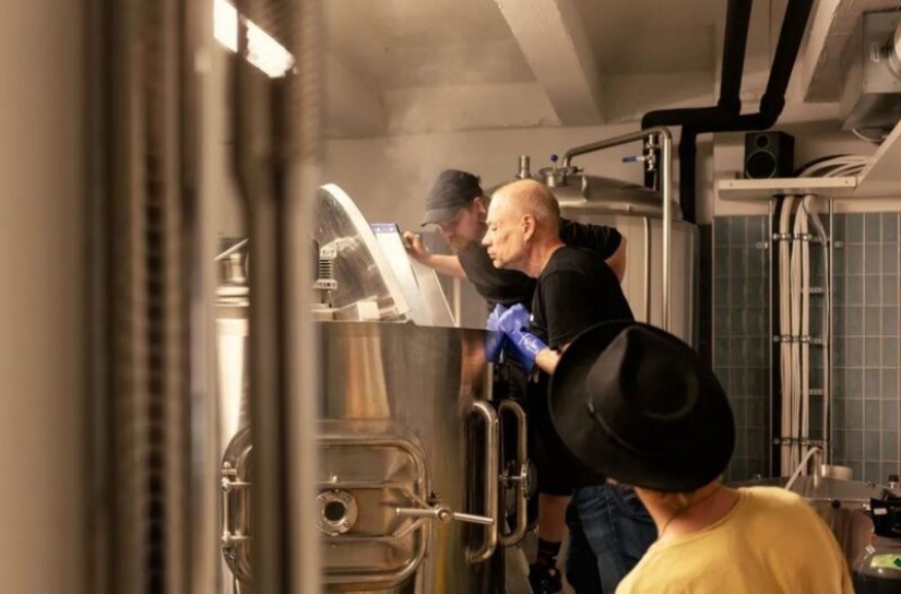 Finns presented beer made on goose droppings