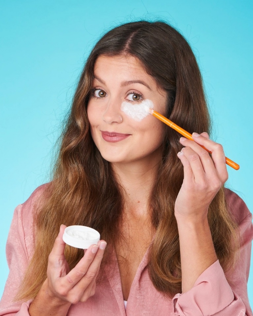 Foil curls and soda instead of powder: do life hacks beauty of TikTok?