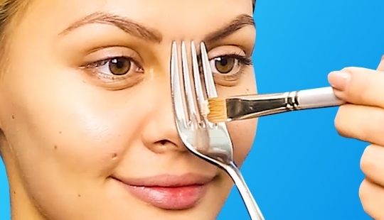 Foil curls and soda instead of powder: do life hacks beauty of TikTok? Foil curls and soda instead of powder: do life hacks beauty of TikTok?