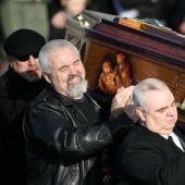 Fotos póstumas de celebridades: ganancias específicas en ídolos de millones