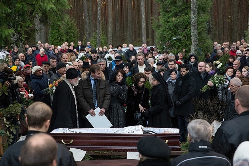 Fotos póstumas de celebridades: ganancias específicas en ídolos de millones