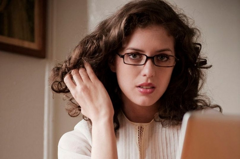 Frankly about the innermost: a psychologist from New York undresses during a consultation Frankly about the innermost: a psychologist from New York undresses during a consultation