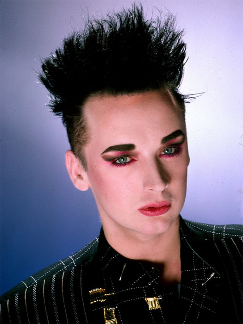 From David Bowie to Russian beauty-blogger: men with makeup