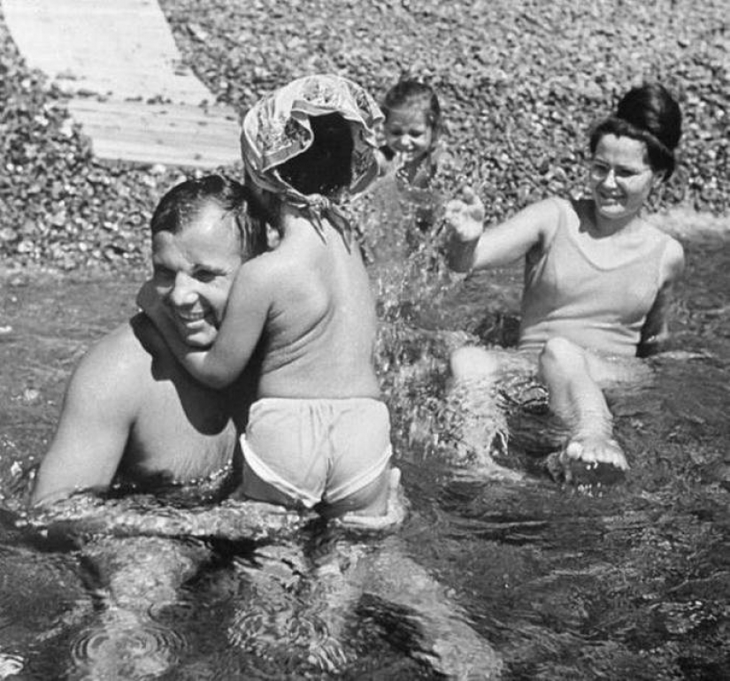 From personal archives: touching family photos of favorite actors from childhood