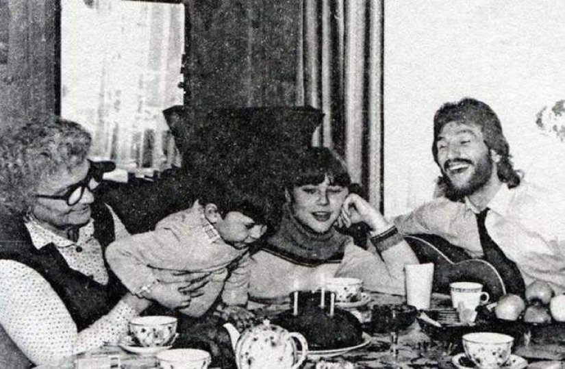 From personal archives: touching family photos of favorite actors from childhood