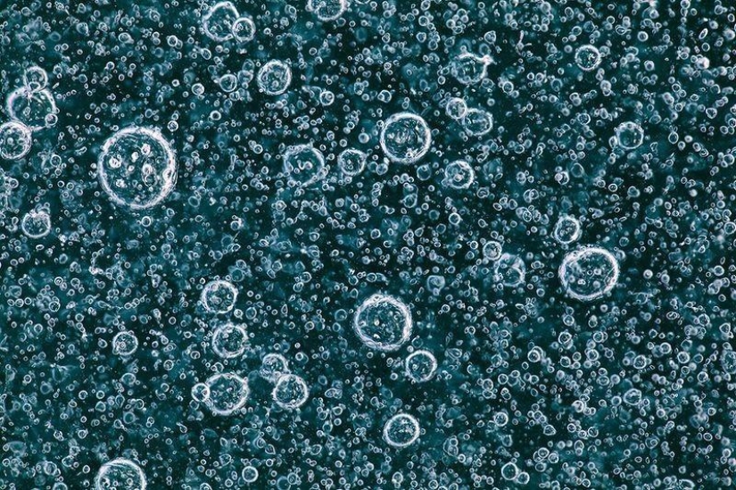 Frozen air bubbles in the lake