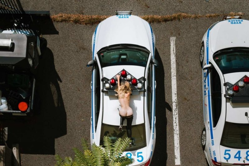 "Fucking New York": hermosas chicas desnudas haciendo el amor con la ciudad