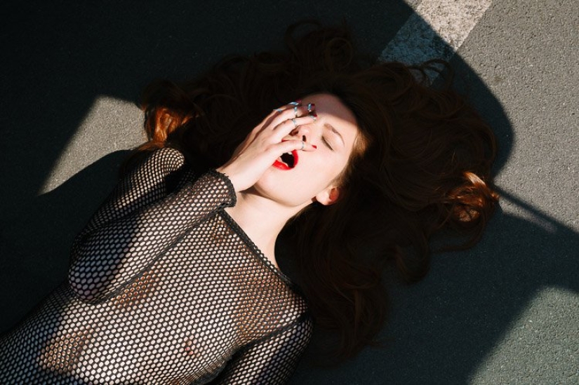 "Fucking New York": hermosas chicas desnudas haciendo el amor con la ciudad