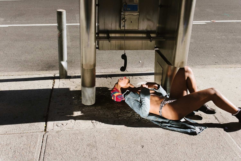 "Fucking New York": hermosas chicas desnudas haciendo el amor con la ciudad