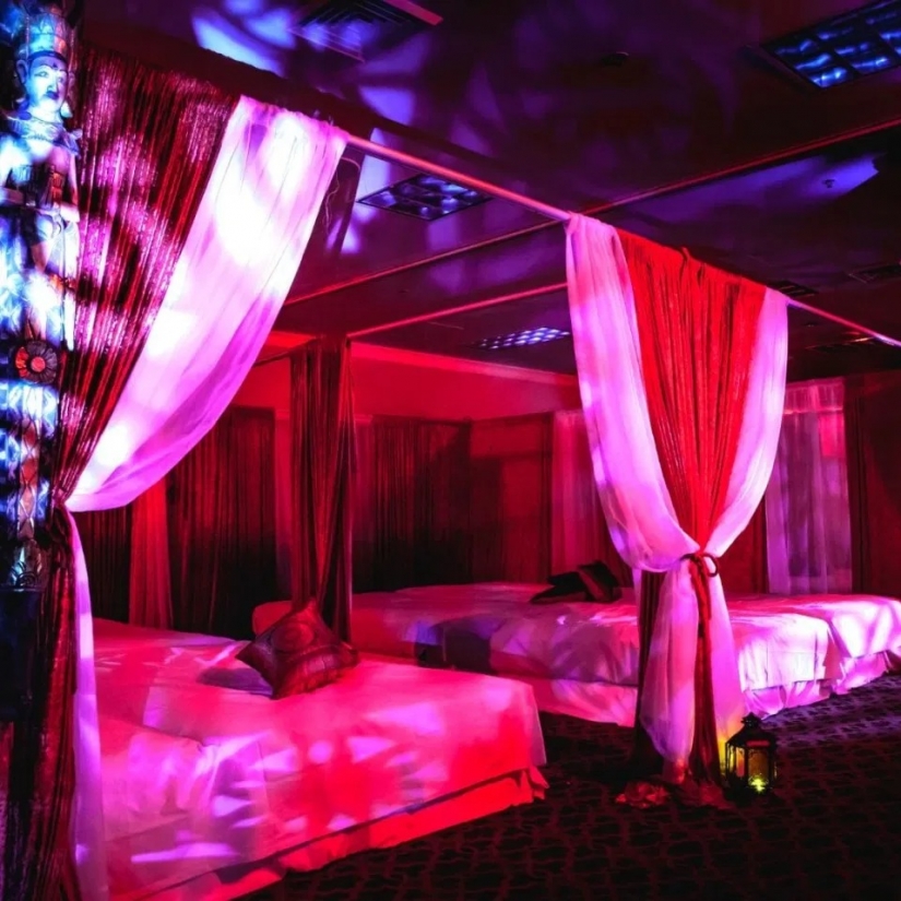 Gangbang in the square: el festival swinger anual tiene lugar en Nueva Orleans