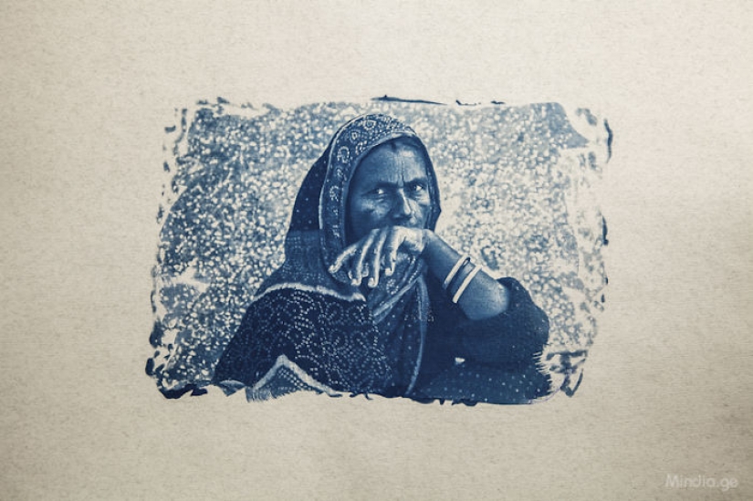 Georgian photographer uses a unique method of printing his photographs