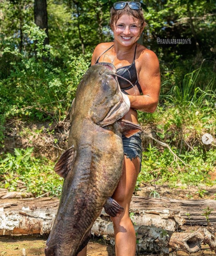 Girl loves catching big fish, but its method of fishing is shocking, even men Girl loves catching big fish, but its method of fishing is shocking, even men