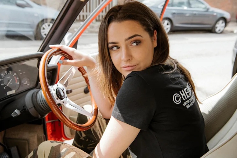 Girls rule! Supercar Models Who Earn Millions by being Photographed in Luxury Cars
