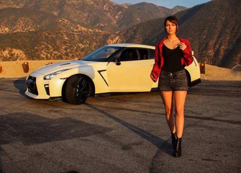 Girls rule! Supercar Models Who Earn Millions by being Photographed in Luxury Cars