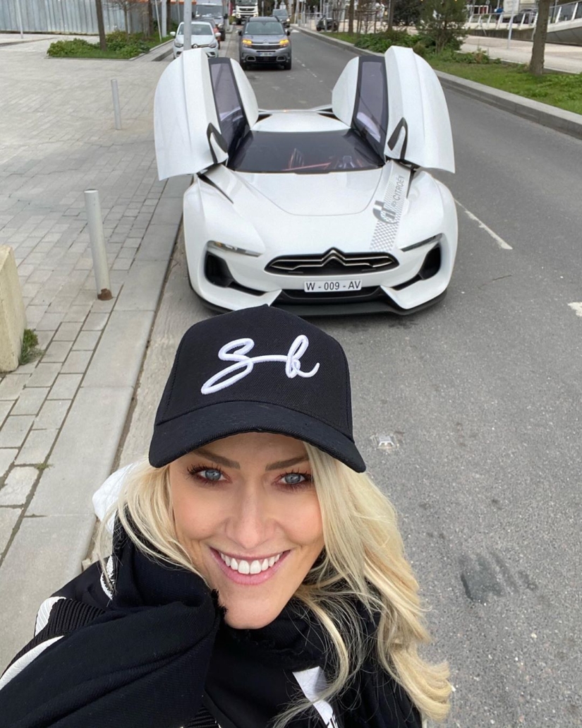 Girls rule! Supercar Models Who Earn Millions by being Photographed in Luxury Cars
