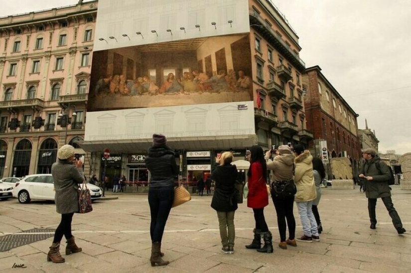 "God, who stole my advertisement?": Frenchman replaced street posters with classic paintings
