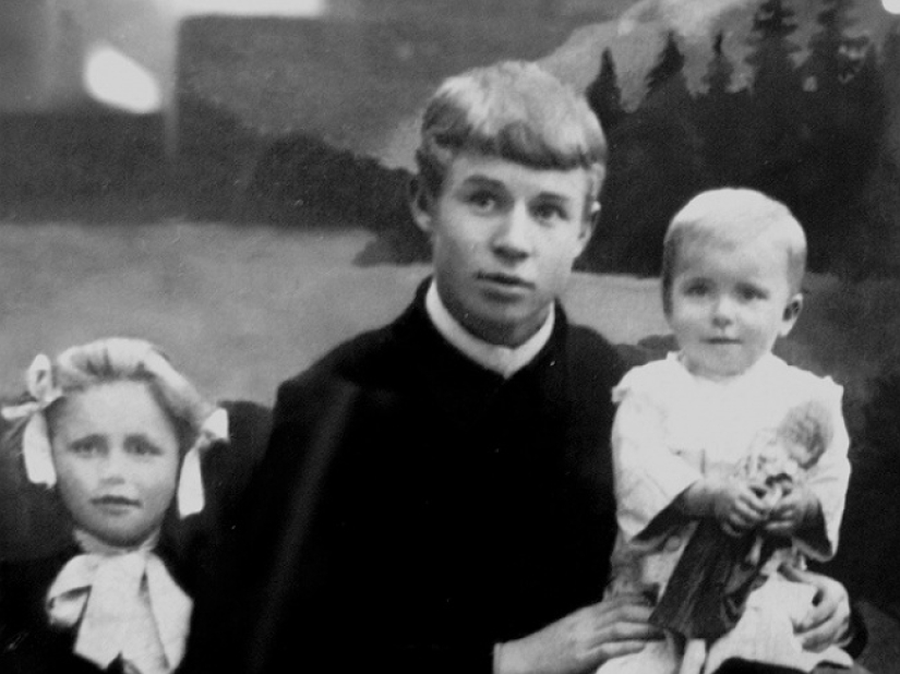"Goodbye, my friend, goodbye": 5 versions of Sergei Yesenin's death