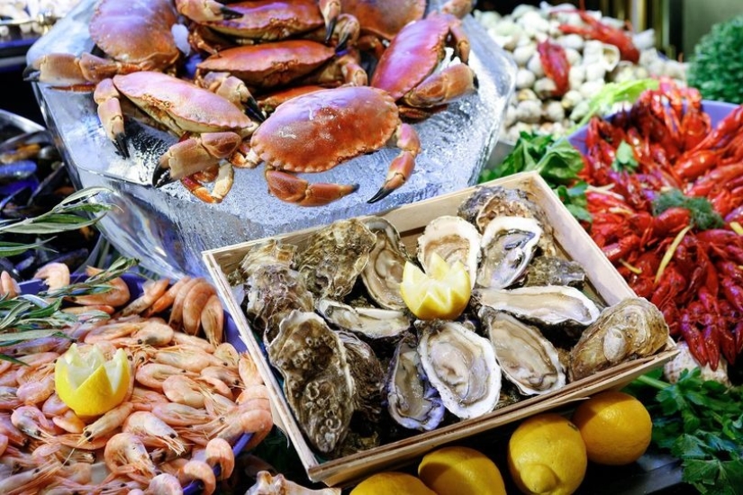 Gourmet paradise: buffet of delicacies in the French restaurant "Les Grands Buffet à Narbonne" Gourmet paradise: buffet of delicacies in the French restaurant "Les Grands Buffet à Narbonne"