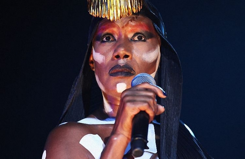 ¡Grace Jones, de 67 años, es increíble!