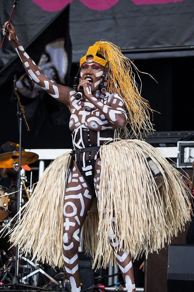 ¡Grace Jones, de 67 años, es increíble!