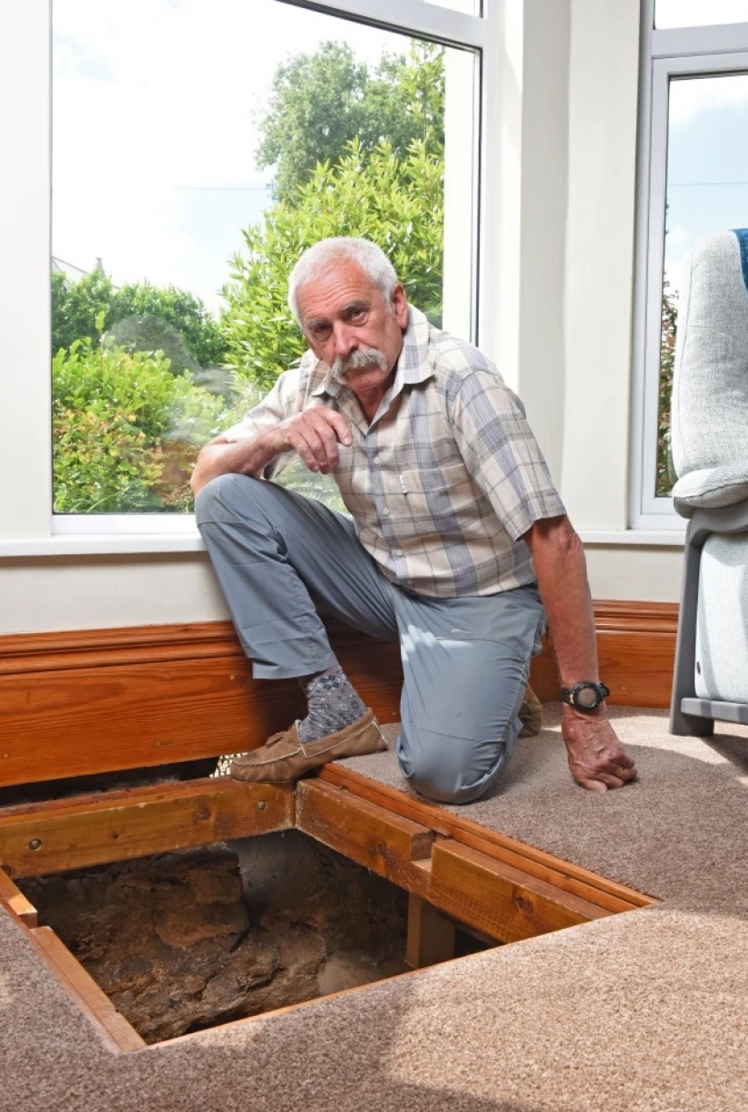 Grandpa found an old well at home, from where he fished out a 500-year-old sword and other finds