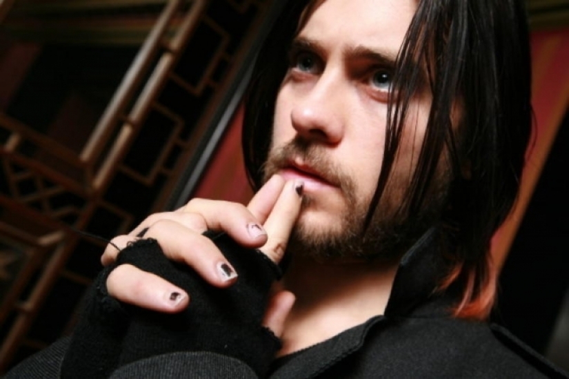 Guys with painted nails: a new trend or a tradition? Guys with painted nails: a new trend or a tradition?