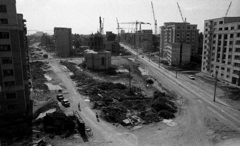 Harsh Romania of the 90s, where flocks of sheep blocked busy streets