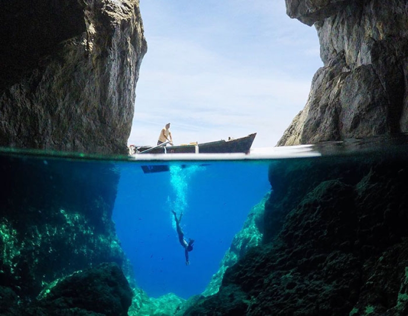 Having turned an old grandmother's van into a mobile home, the guy travels around the world Having turned an old grandmother's van into a mobile home, the guy travels around the world