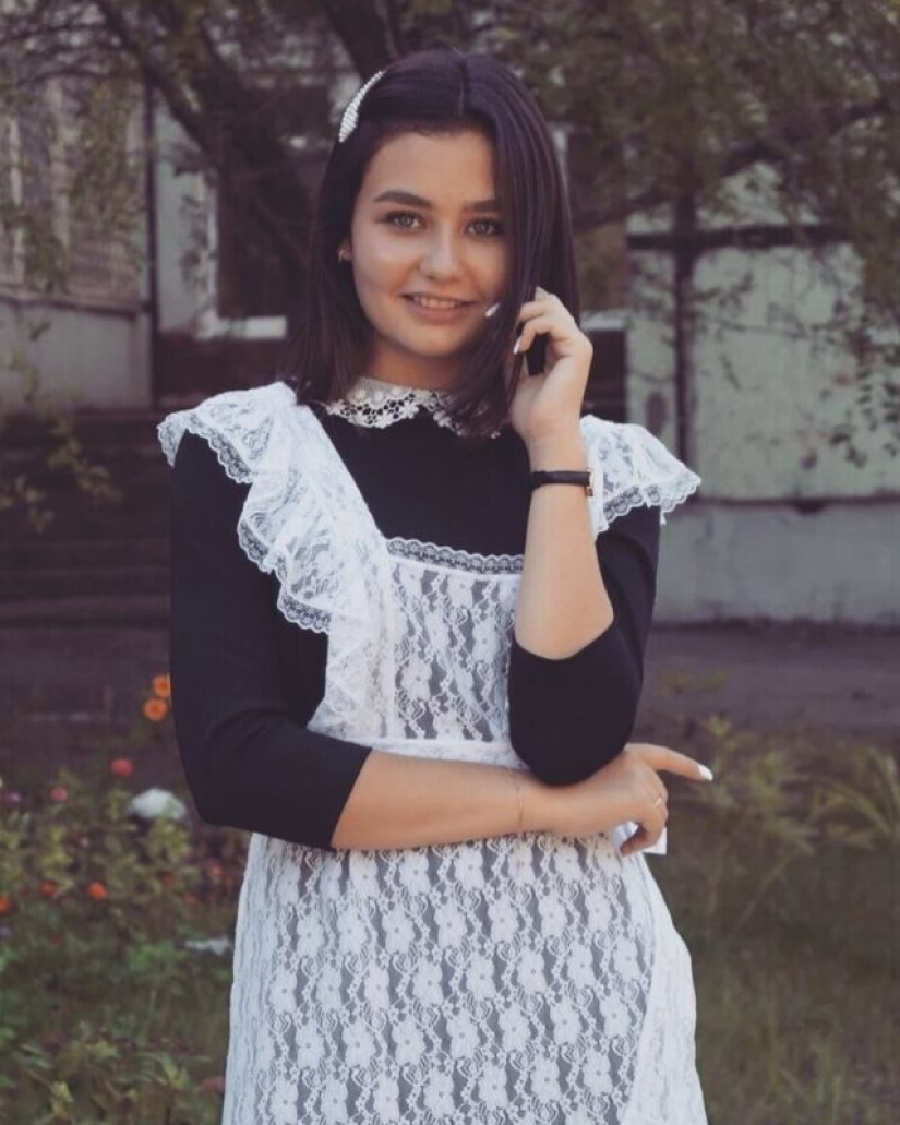 Heels, lipstick, lace and bows: dazzling 11th graders of 2020 Heels, lipstick, lace and bows: dazzling 11th graders of 2020