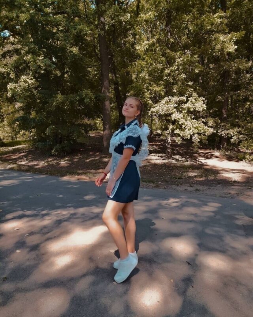 Heels, lipstick, lace and bows: dazzling 11th graders of 2020 Heels, lipstick, lace and bows: dazzling 11th graders of 2020