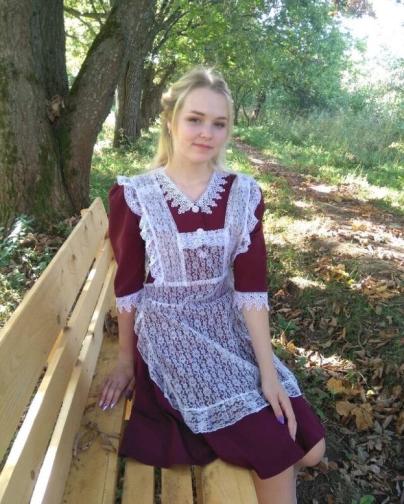 Heels, lipstick, lace and bows: dazzling 11th graders of 2020 Heels, lipstick, lace and bows: dazzling 11th graders of 2020