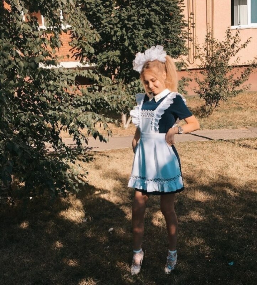 Heels, lipstick, lace and bows: dazzling 11th graders of 2020 Heels, lipstick, lace and bows: dazzling 11th graders of 2020